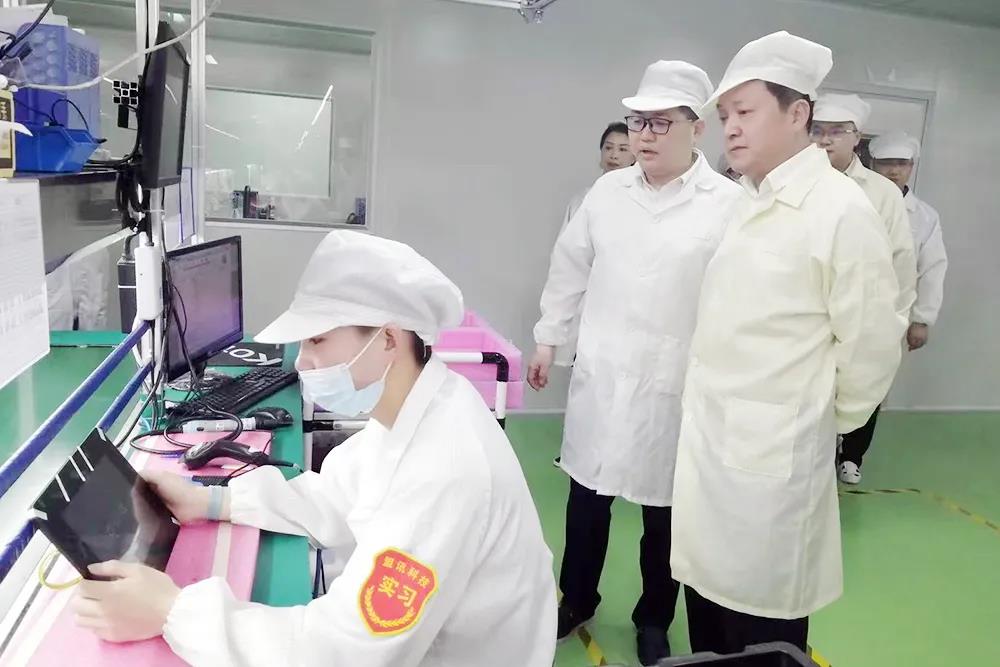 王玉祥看望慰問五一假期加班員工.jpg